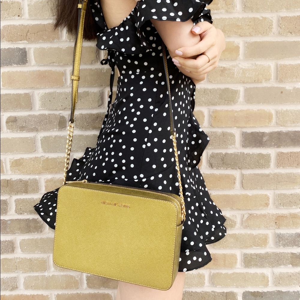 Gaby’sBags💕NWT Michael kors large Crossbody - Picture 2 of 3